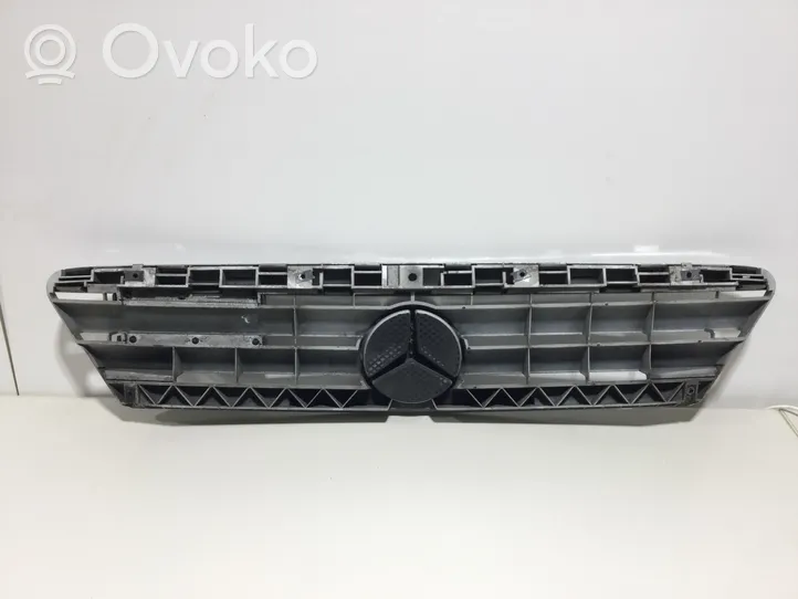 Mercedes-Benz A W168 Grille calandre supérieure de pare-chocs avant 1688800083