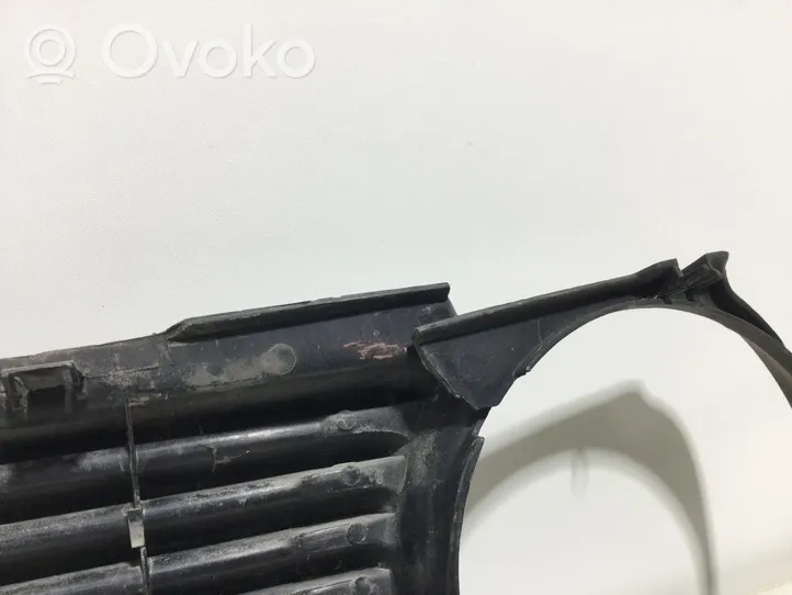 Volkswagen Polo II 86C 2F Maskownica / Grill / Atrapa górna chłodnicy 867853653E