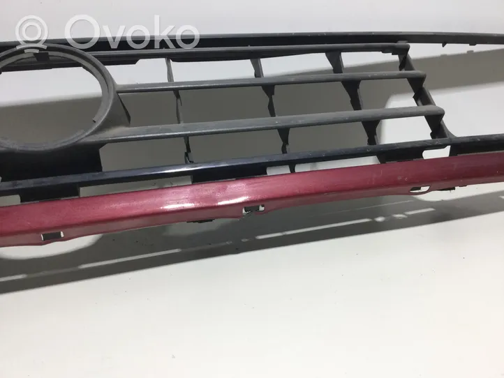 Volkswagen Jetta II Grille calandre supérieure de pare-chocs avant 165853653E