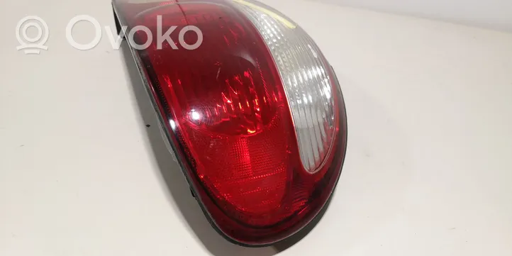 KIA Sephia Luz trasera/de freno OK2A151140R