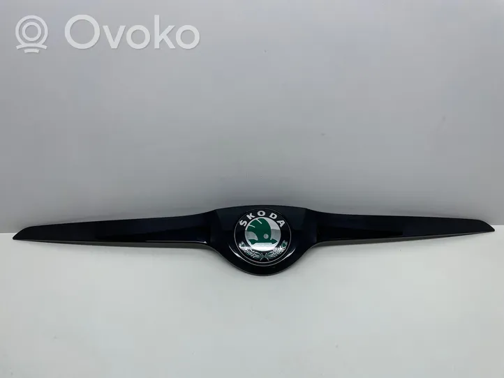 Skoda Fabia Mk2 (5J) Kratka wlotu powietrza na maskę 5J0853661A