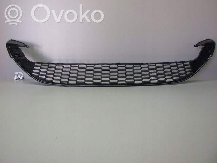 J7TDB Ford Focus Front bumper lower grill, 38.18 € RRR