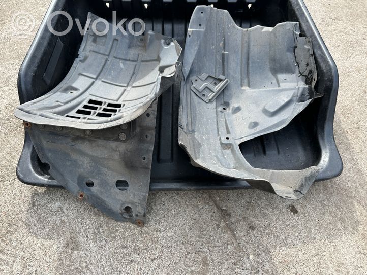 Infiniti M30 Etupyörän sisälokasuojat 638451MA0A