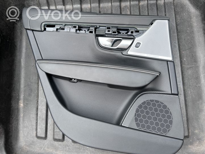 Volvo S90, V90 Takaoven verhoilu 31393232