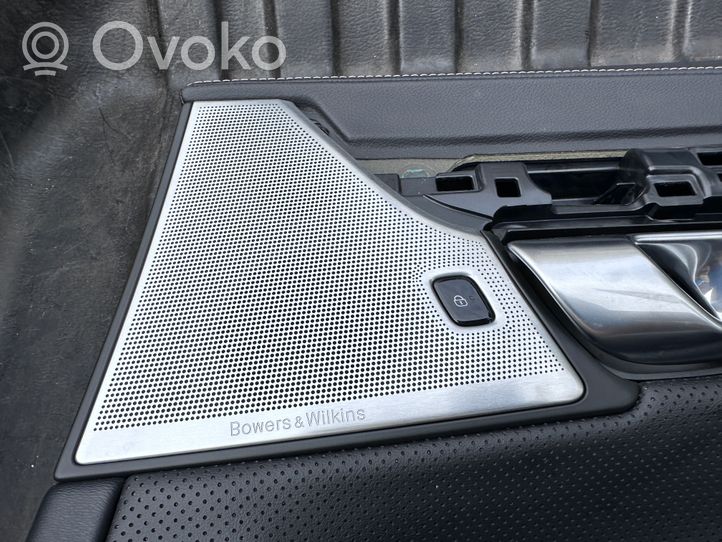 Volvo S90, V90 Обшивка задней двери 31393233