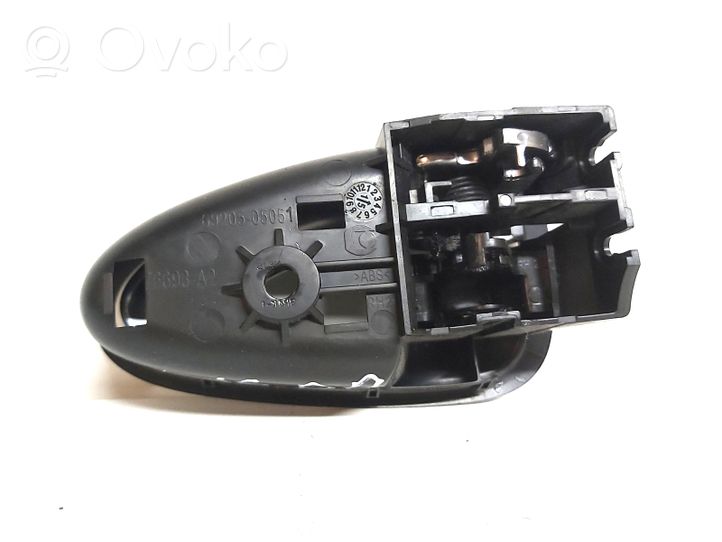 Toyota Avensis T270 Rankenėlė atidarymo vidinė 6920505051