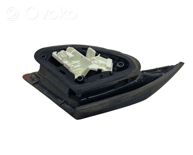 Opel Astra J Luci posteriori del portellone del bagagliaio 1090098