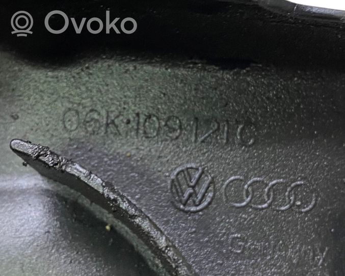Skoda Octavia Mk3 (5E) Другая деталь отсека двигателя 06K109121C