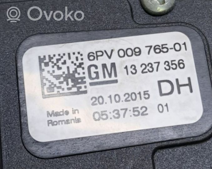 Opel Insignia A Pedał gazu / przyspieszenia 13237356