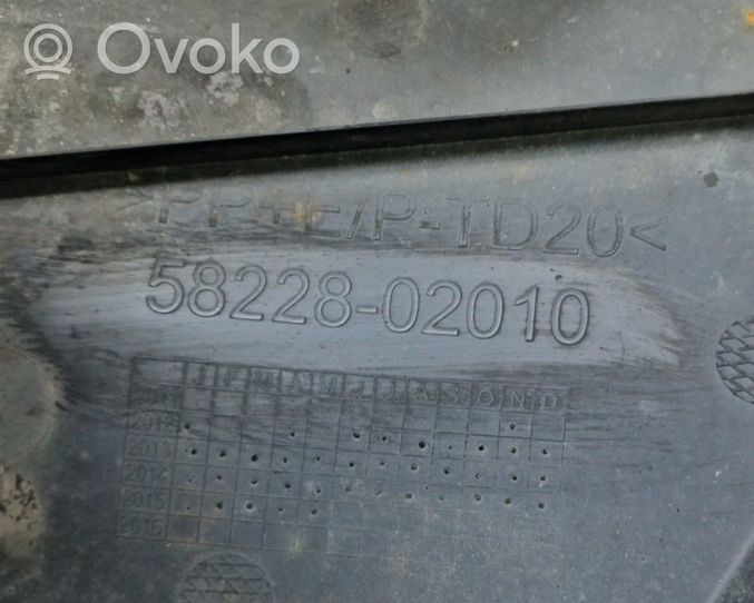 Toyota Auris E180 Couvre-soubassement arrière 5822802010