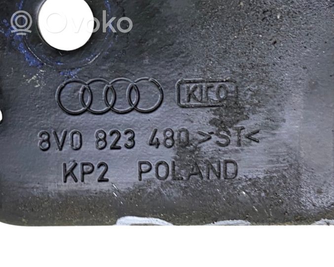 Audi A3 S3 8V Konepellin lukituksen vastakappale 8V0823480