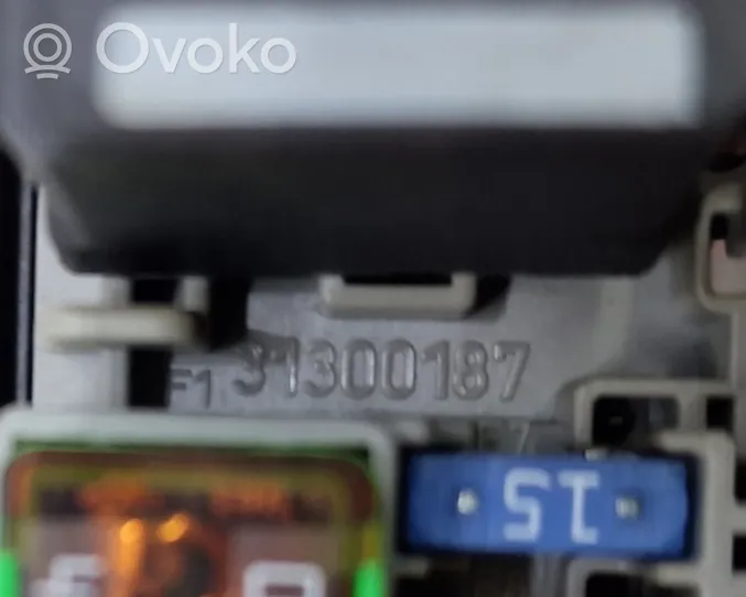 Volvo XC60 Ramka / Moduł bezpieczników 31300187