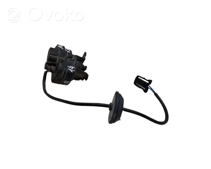 Volkswagen Tiguan Verrouillage du bouchon du réservoir de carburant 5N0810773F