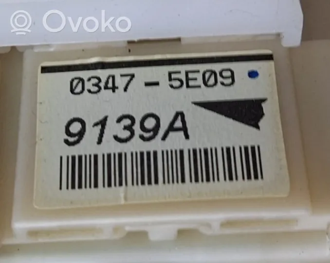 Toyota Prius (XW20) Блок предохранителей 5F071558