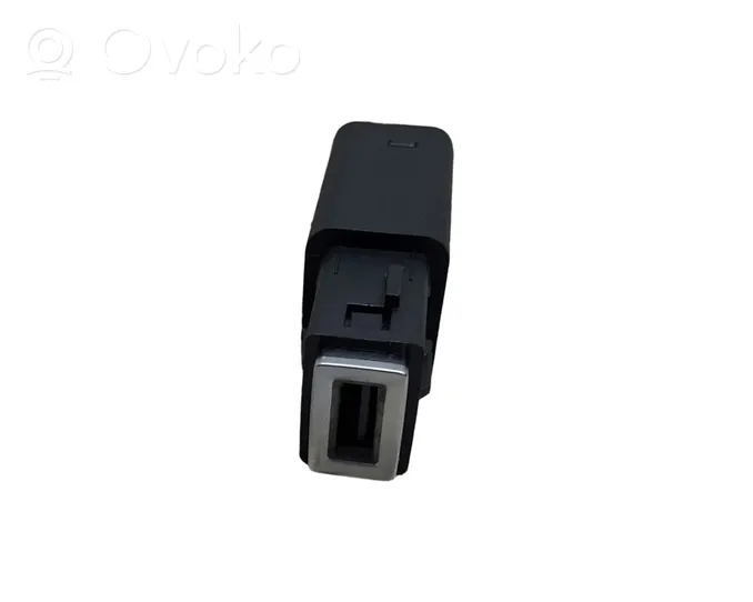 Citroen C4 III e-C4 Connettore plug in USB 98217039DX