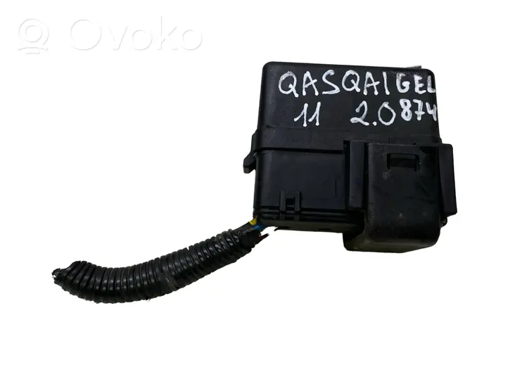 Nissan Qashqai Ramka / Moduł bezpieczników 64200049