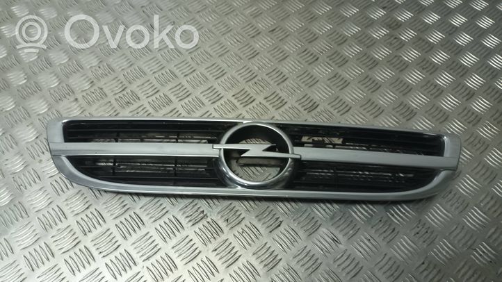 Opel Zafira A Front bumper upper radiator grill 24453538