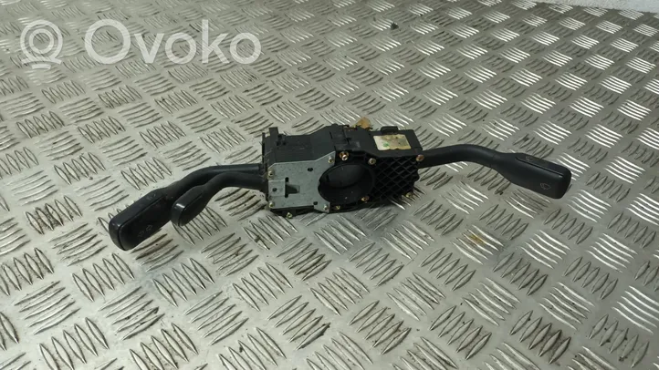 Audi A4 S4 B5 8D Pyyhkimen/suuntavilkun vipukytkin 4D0953513A