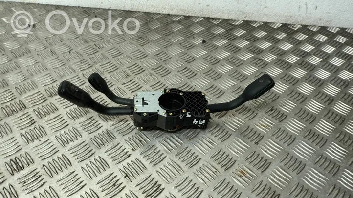 Audi A4 S4 B5 8D Leva/interruttore dell’indicatore di direzione e tergicristallo 4D0953513A