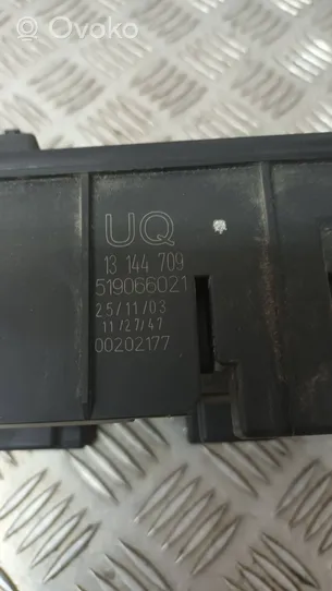 Opel Vectra C Fuse box set 13144709