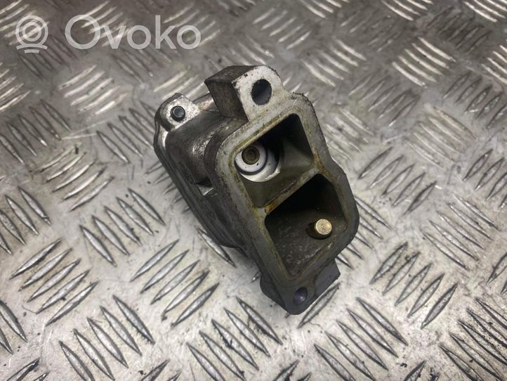 Volvo XC70 Boîtier de thermostat / thermostat 8636952