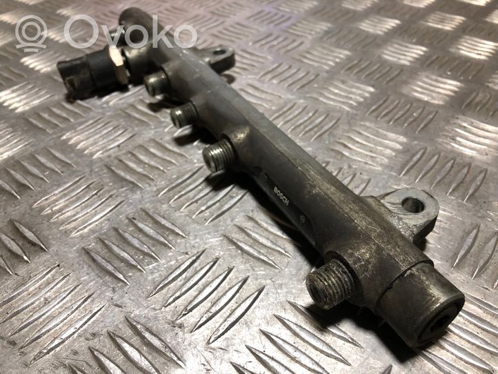 Renault Laguna II Kraftstoffverteiler Einspritzleiste Verteilerrohr 7700111013