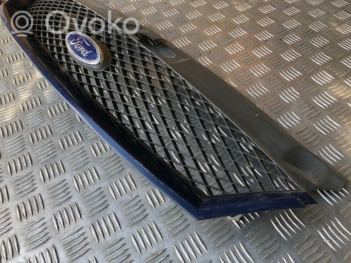 Ford Mondeo Mk III Grille calandre supérieure de pare-chocs avant 1S7X8A100AB