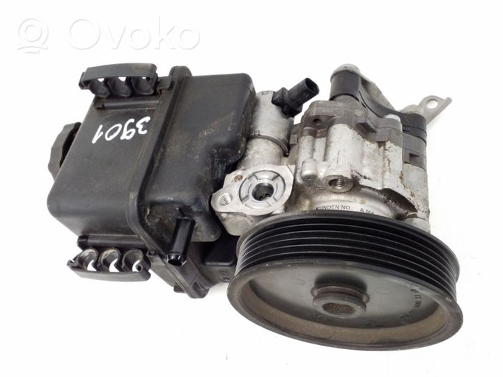 Mercedes-Benz SLK R172 Ohjaustehostimen pumppu A0064664701