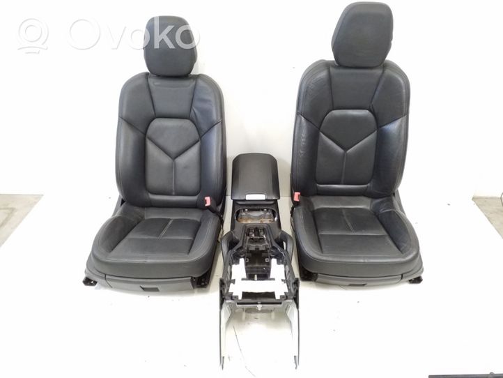 Porsche Cayenne (92A) Set interni 