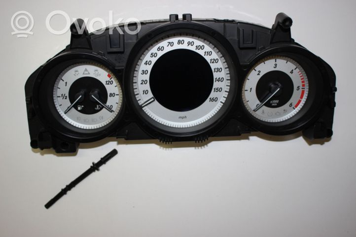 Mercedes-Benz C W204 Compteur de vitesse tableau de bord A2049004408