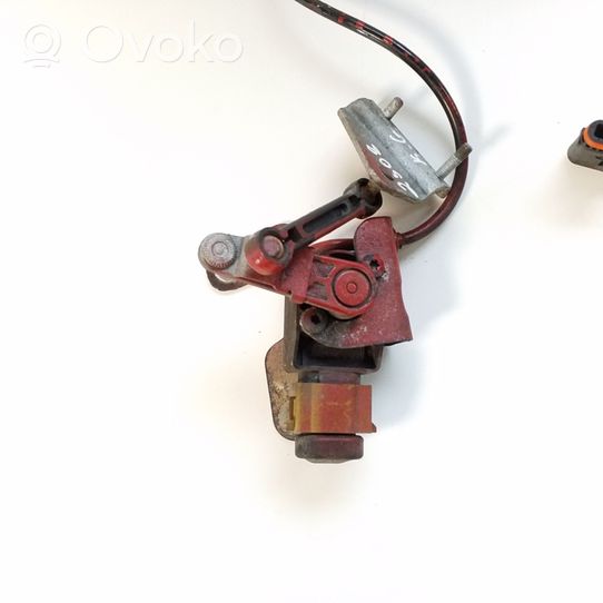 Mercedes-Benz E C207 W207 Sensor de altura del nivel de la suspensión neumática trasera A0045429918