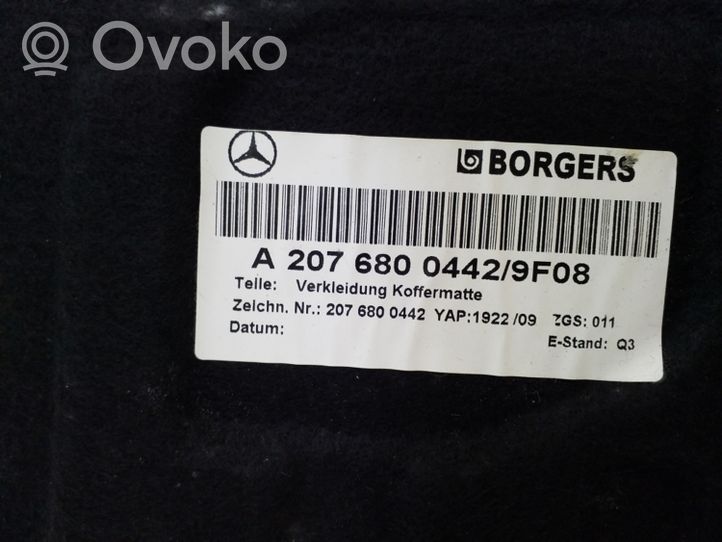 Mercedes-Benz E C207 W207 Bagažinės kilimas A2076800442