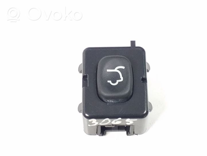 Jeep Grand Cherokee Takaluukun avauskytkin P04602751AA