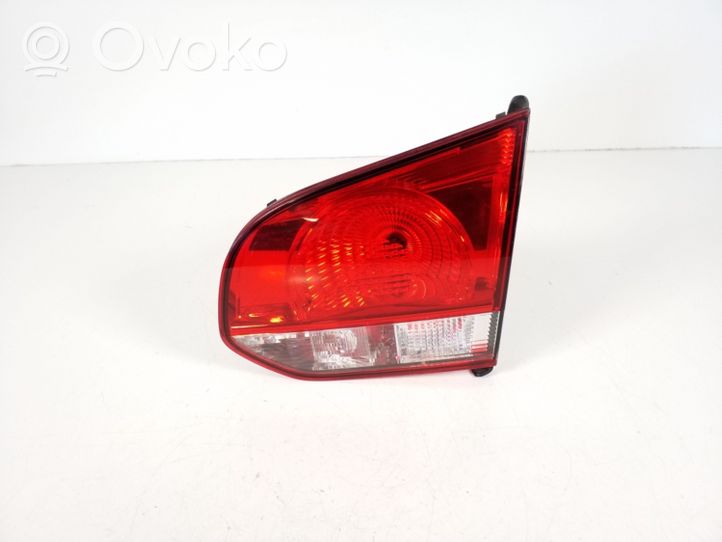 Volkswagen Golf VI Lampy tylnej klapy bagażnika 5K0945094AC