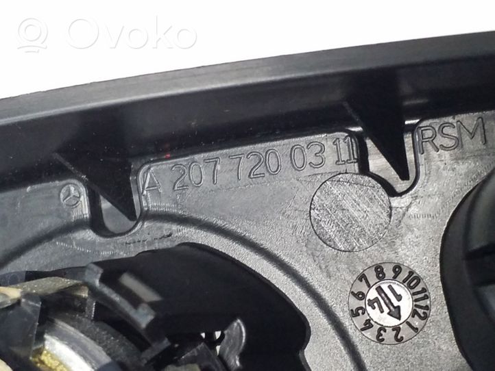 Mercedes-Benz E C207 W207 Altro elemento di rivestimento della portiera anteriore A2077200311