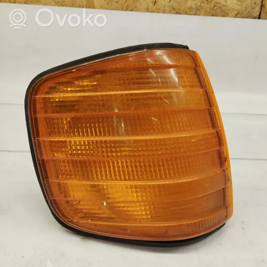 Mercedes-Benz S W126 Front indicator light 0008208421