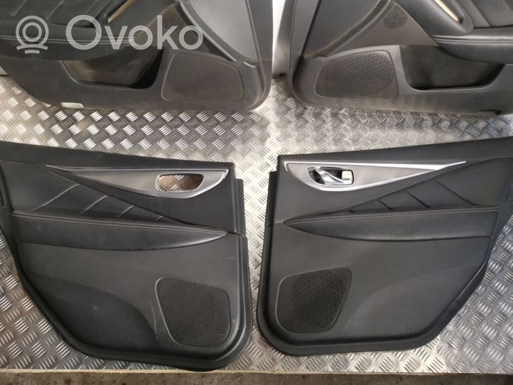 Infiniti Q50 Set interni 