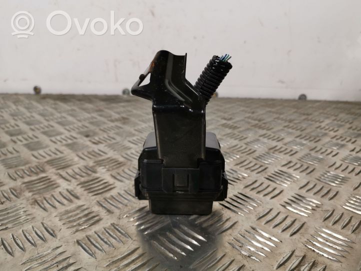 Honda HR-V Relay mounting block 