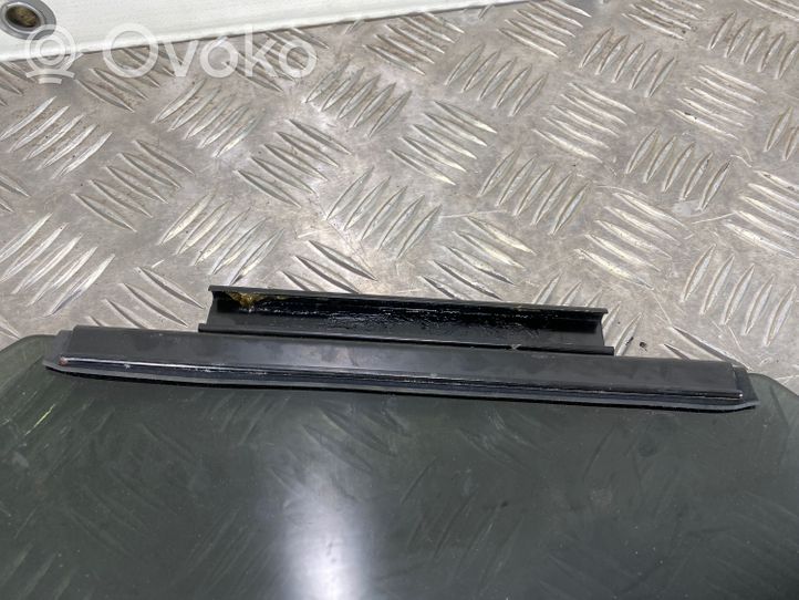 Subaru Outback (BT) Vetro del finestrino della portiera posteriore M7040