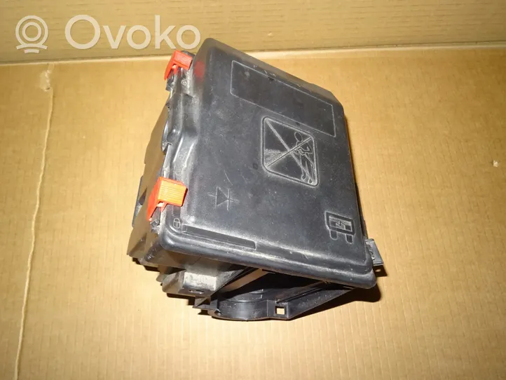 Peugeot Expert Drošinātāju kaste (komplekts) 9804681980