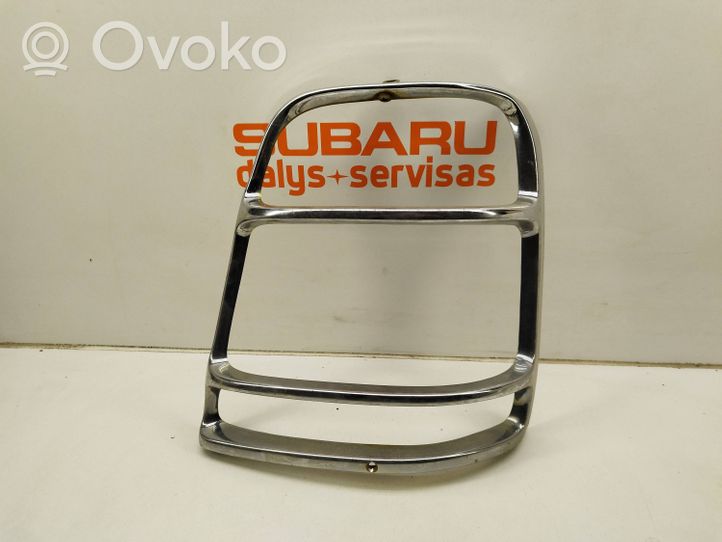 Subaru Forester SF Takavalon valaisimen muotolista J1010VE011