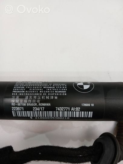 BMW 2 F46 Siłownik elektryczny podnoszenia klapy tylnej / bagażnika 7432771