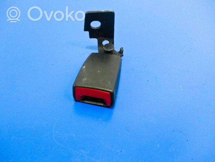 Opel Corsa D Klamra tylnego pasa bezpieczeństwa 401266978