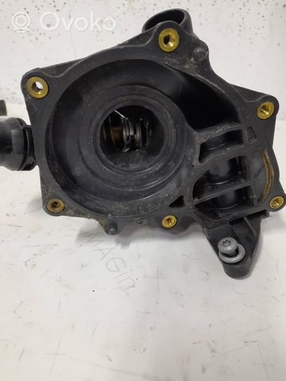 Volkswagen Beetle A5 Termostato/alloggiamento del termostato 03G121111M