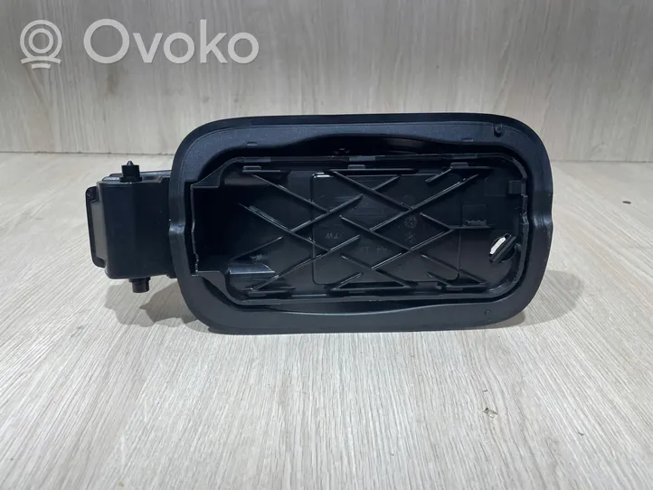 Audi A4 S4 B9 8W Polttoainesäiliön täyttöaukon suukappale 8W0809906