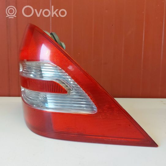 Mercedes-Benz C W203 Lampa tylna 2038200264