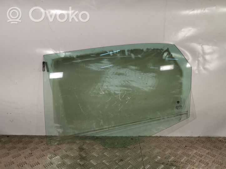 Fiat 500L Rear door window glass 