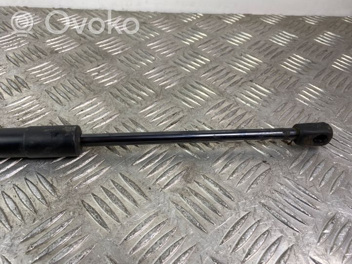 SsangYong Rexton Tailgate/trunk strut/damper 