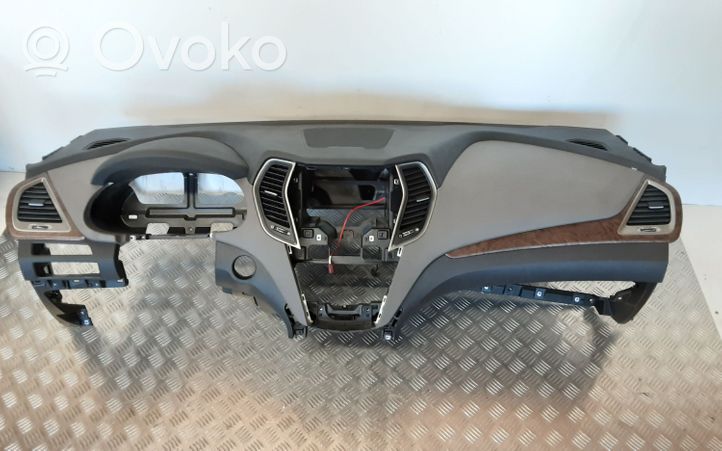 Hyundai Grand Santa Fe NC Deska rozdzielcza 