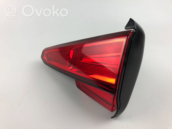 Audi A4 S4 B9 Lampy tylnej klapy bagażnika 8W5945076A